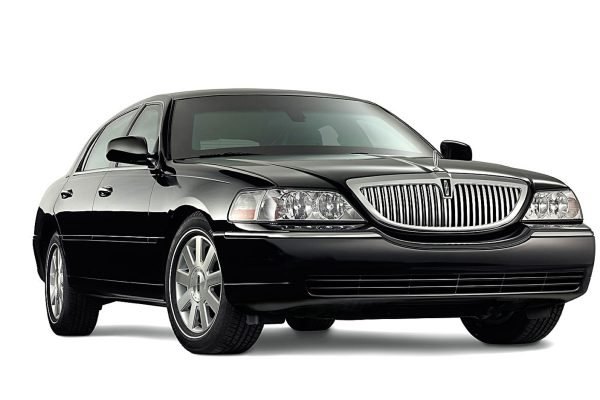 lincoln-town-car-front-right-side-view1